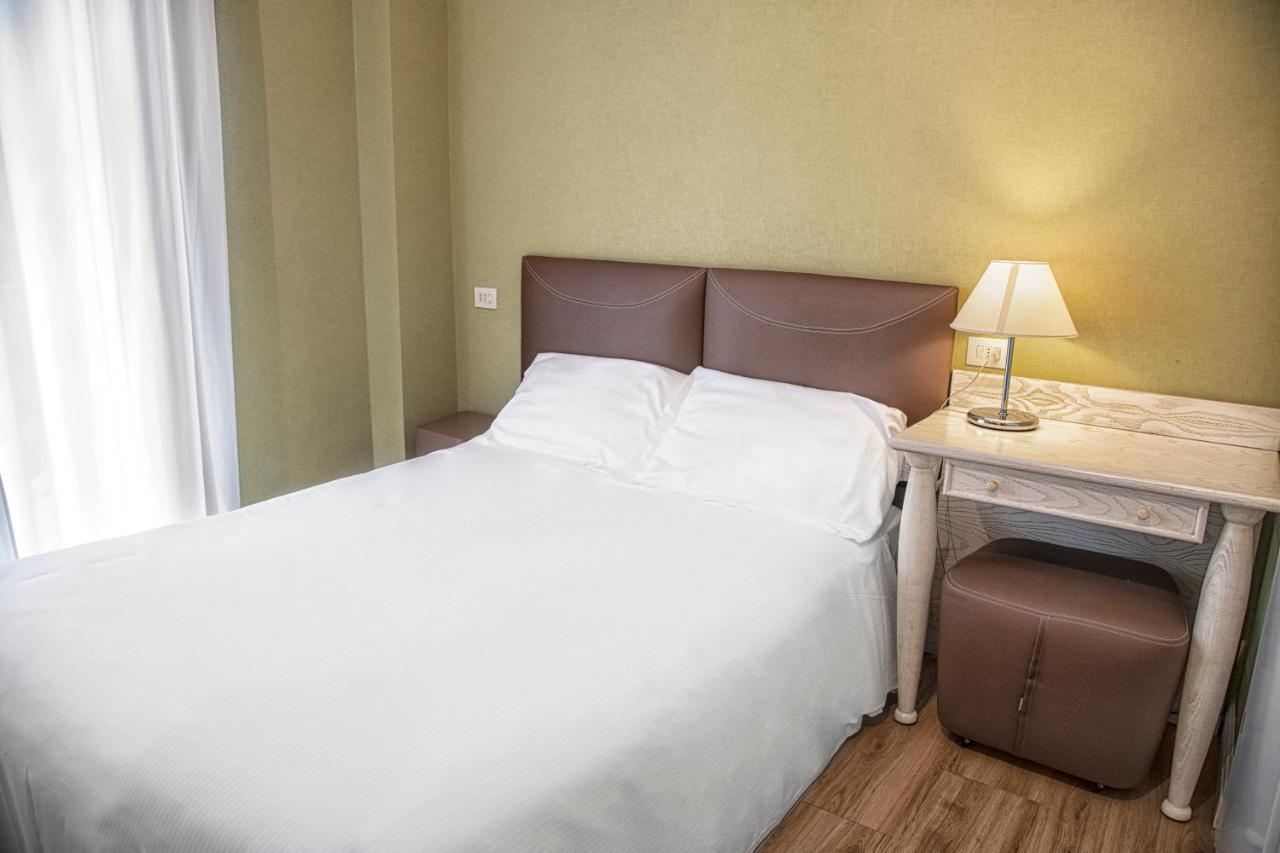 Villa Adriatica Ambienthotels Римини Экстерьер фото