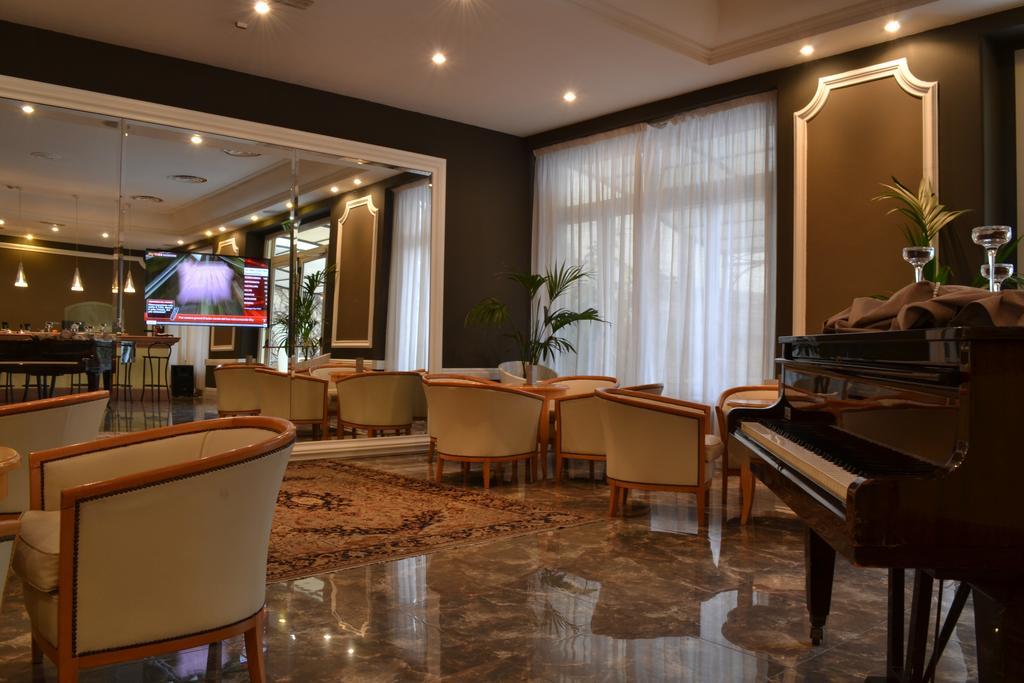 Villa Adriatica Ambienthotels Римини Экстерьер фото