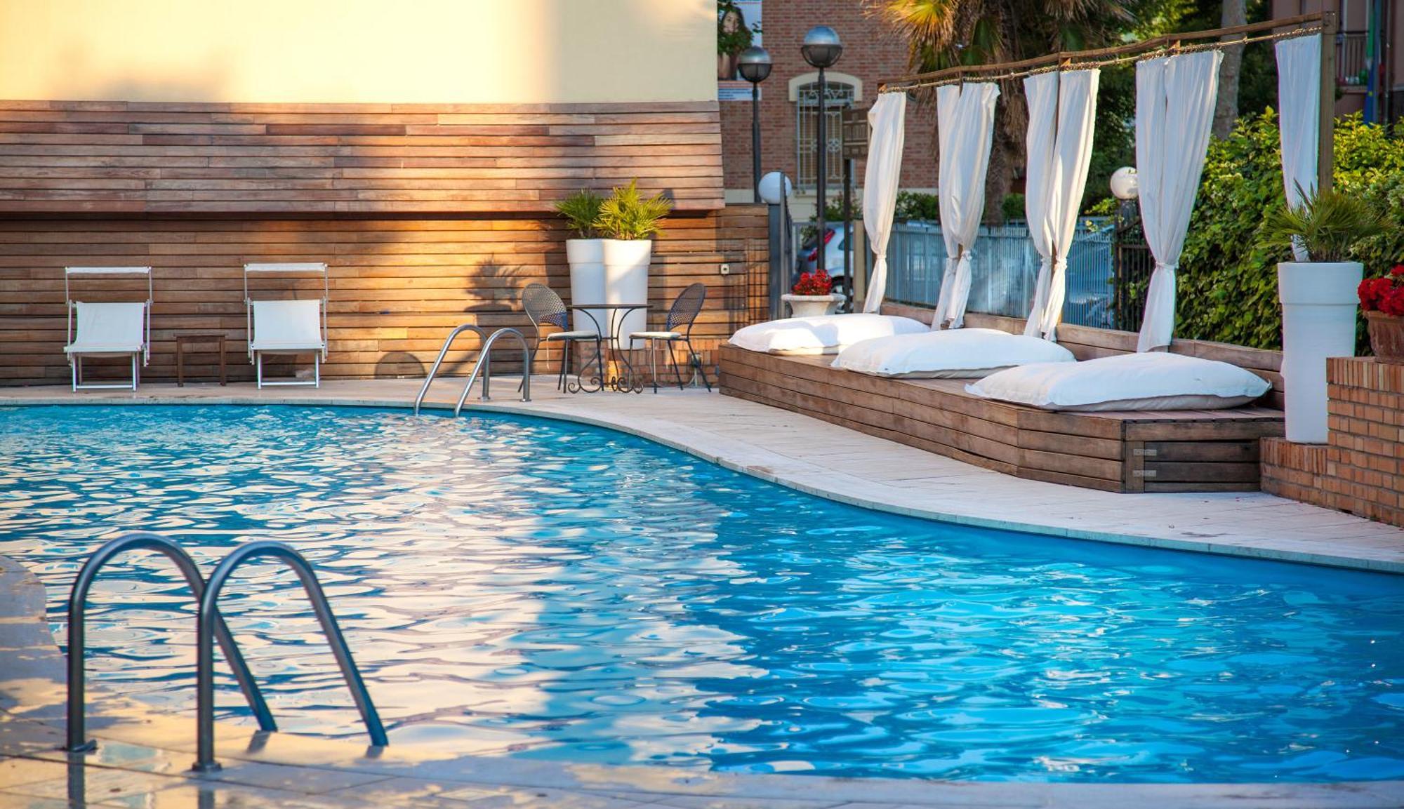 Villa Adriatica Ambienthotels Римини Экстерьер фото