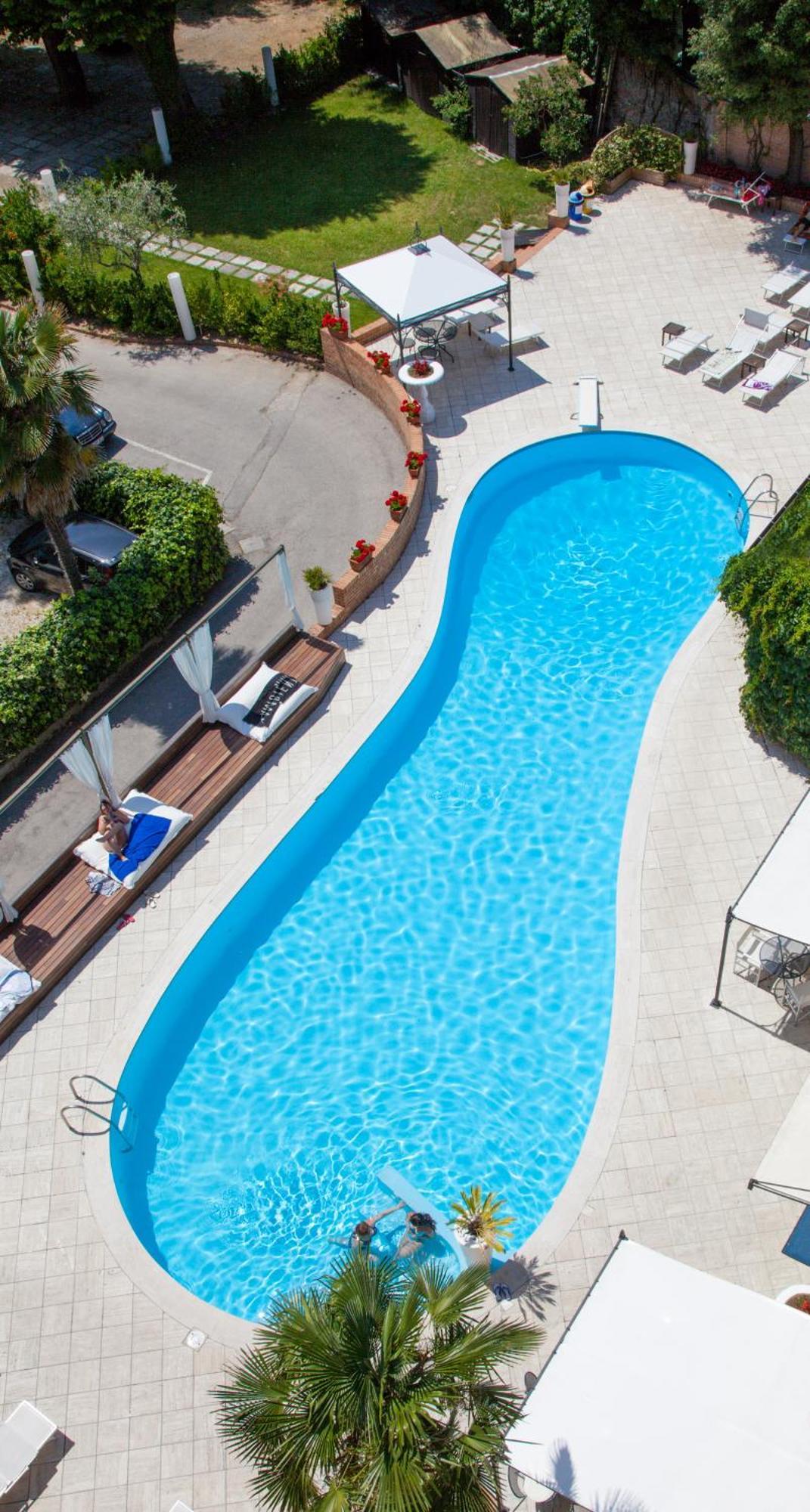 Villa Adriatica Ambienthotels Римини Экстерьер фото
