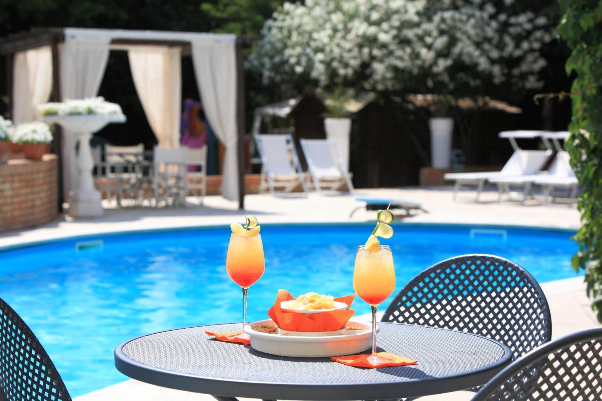 Villa Adriatica Ambienthotels Римини Экстерьер фото