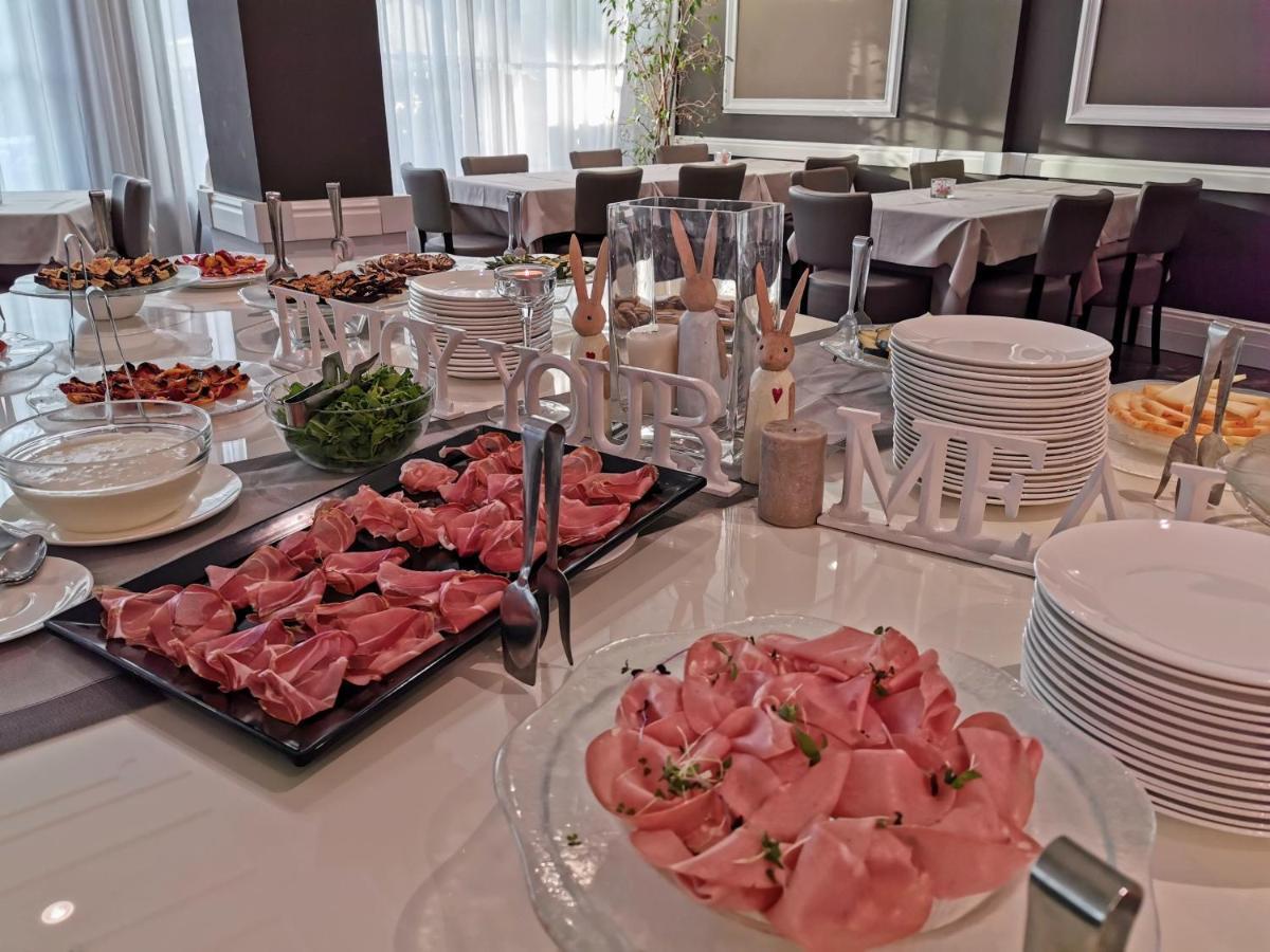Villa Adriatica Ambienthotels Римини Экстерьер фото